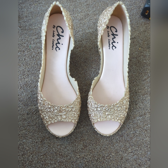 Chic by Lady Contour sz 8 rose gold flower wedge shoes - Picture 1 of 6